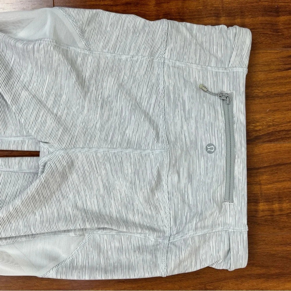 Lululemon run with the sun crops Leggings Mesh Gray Size 4 B15 - Picture 4 of 9